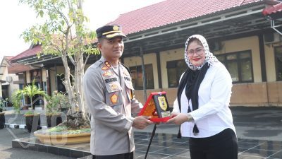 Polres Sampang Terima Penghargaan Dari TRC Perlindungan Perempuan dan Anak Indonesia