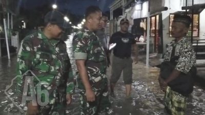 Danramil Balongpanggang Himbau Masyarakat Agar Waspada, Luapan Kali Lamong Rendam 6 Desa