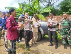 Unik, Polisi di Bondowoso Himbau Masyarakat Untuk Tidak Golput dengan Tradisi Ronjengan