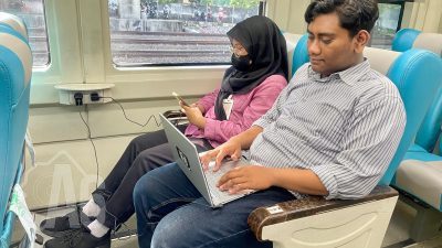 Demi Kenyamanan Bersama, KAI Ingatkan Kembali Aturan Penggunaan Stop Kontak di Kereta Api