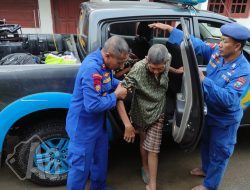 Ditpolairud Polda Jatim dan Polres Mojokerto Evakuasi Korban Banjir, 3000 Jiwa Diungsikan