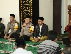 Polres Gresik Peringati Nuzulul Quran 1445H/2024 M di Masjid Al Aziz Bersama Ustadz Zainul Arifin