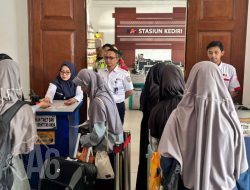 KAI Commuter Wilayah 8 Surabaya di Hari Kedua Lebaran Terjadi Peningkatan