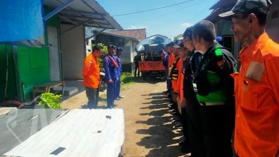 Satpolairud Polres Gresik Bantu Evakuasi 2 Korban Terseret Arus Sungai Kalimas