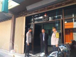 Polres Gresik Beri Rasa Aman Kegiatan Ibadah Kebaktian Memperingati Isa Almasih 2024