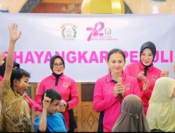 Sapa Pengungsi Banjir Bandang Sumbar, Ketum Bhayangkari Hibur Anak-anak