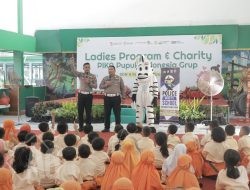 Ops Patuh Semeru 2024, Polres Gresik bawa Badut Zebra Gelar Edukasi Keselamatan Lalulintas di SDN Petrokimia Gresik