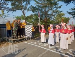 Memperingati HUT Kemerdekaan RI Ke-79, Kecamatan Bungah Gelar Lomba Gerak Jalan Tradisional