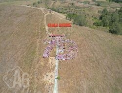 HUT RI ke 79, Polres Bondowoso Mengibarkan Bendera Merah Putih di Kawah Wurung dan Peringatan Hari Pramuka