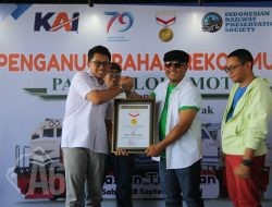 Peringati HUT KAI ke-79, Daop 8 Surabaya Raih Penghargaan MURI di Kegiatan Parade Lokomotif  Livery Varian Terbanyak