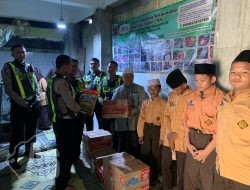 Jum’at Berkah, Satlantas Polres Gresik Berbagi Kebaikan di Pondok Pesantren
