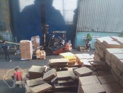 Polres Gresik Kawal Pengiriman Surat Suara Pilkada Serentak 2024 ke Sulawesi Selatan