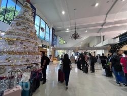 KAI Daop 8 Surabaya Meriahkan Nataru 2024/2025, Hadirkan Pohon Cemara Tertinggi