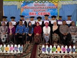 Wisuda Lansia Tangguh Perdana di Desa Kepatihan Tingkatkan Kualitas Hidup