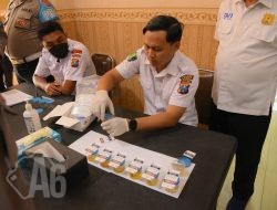 Pastikan Personel Bebas Narkoba, Polres Gresik Gelar Sidak Tes Urine usai Apel Pagi
