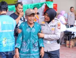 Polri Dirikan Dapur Lapangan dan Gelar Trauma Healing untuk Korban Kebakaran di Kebon Kosong