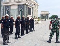 Babinsa Koramil 0817/12 Sidayu Latih Satpam Ponpes Al-Furqon dalam Kegiatan Apel Pagi dan Pelatihan Baris Berbaris