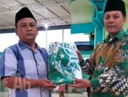 Bekerja Bersama Untuk Indonesia Maslahat Ranting NU Kepatihan Bagikan 200 Bendera NU
