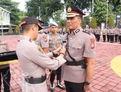 Kapolres Gresik Pimpin Sertijab PJU dan Berikan Penghargaan ke Personel Berprestasi