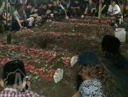 Tangis Duka Menyelimuti Kedatangan 6 Jenazah Longsor Cangar