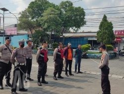 Apel Gelar Pasukan Personil Polsek Pakal Antisipasi Pok Buruh Dari Menganti