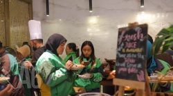 Whiz Luxe Hotel Spazio Surabaya Ajak 30 Driver Ojek Online Merasakan Makan Siang Mewah di Restaurant Hotel Bintang 5