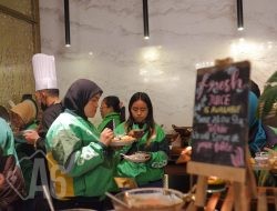 Whiz Luxe Hotel Spazio Surabaya Ajak 30 Driver Ojek Online Merasakan Makan Siang Mewah di Restaurant Hotel Bintang 5