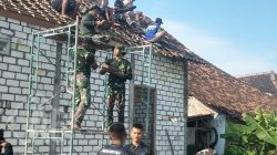 Bangun Harapan Melalui TMMD ke 124, Sasaran RTLH Mulai Dipasangi Atap