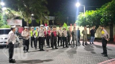 Giat Apel Dilanjutkan Patroli Blue Light Gabungan 2 Pilar Polsek Pakal Antisipasi Kejahatan Malam Minggu