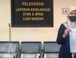 Enak Makan Bakso di Pinggir Jalan Sepeda Motor Hilang