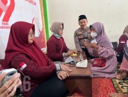 Polres Gresik Gelar Bakti Sosial Kesehatan ke Warga dan Santri di Ponpes Hafiz Al-Qur’an