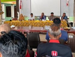 Kepala Desa Kepatihan Menjadi Mediator Penyelesaian Antara Kios dan Pengurus Pupuk