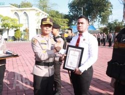 Polri Presisi, Kapolres Gresik Beri Penghargaan Personel Berprestasi