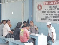 Polantas Menyapa Warga, Satlantas Polres Gresik Edukasi Tertib Berlalu Lintas di Kawasan Pelabuhan