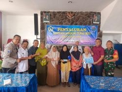 Babinsa Koramil 0817-01/Driyorejo Dampingi Pembagian BLT Dana Desa Bulan ke-7 Tahun 2025 di Balai Desa Driyorejo