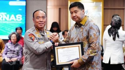 Dukungan Polri pada Program 3 Juta Rumah Subsidi Diganjar Penghargaan dari Menteri PKP