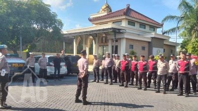 Apel Siaga 1 Polsek Pakal Berkomitmen Untuk Memberikan Rasa Aman Kepada Masyarakat
