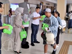 KAI Commuter Area 8 Surabaya dan KAI Daop 8 Surabaya Lakukan Sapa Pelanggan Pada Peringatan Hari Pelanggan Nasional 2025