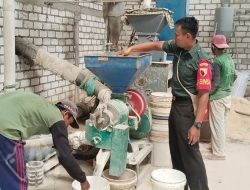 Babinsa Koramil 0817/04 Menganti Jalin Komsos dengan Pemilik Penggilingan Padi, Dukung Program Ketahanan Pangan