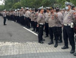 PAM Pertandingan BRI Super League Persebaya Surabaya Melawan Semen Padang di Stadion GBT Surabaya