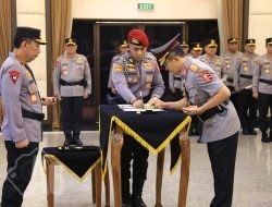 Kapolri Pimpin Sertijab Kabaintelkam dan Dankor Brimob Polri