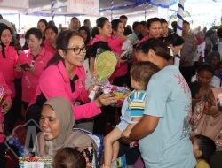 Ketua Umum Bhayangkari Salurkan 5.000 Paket Bansos, Gelar Bakti Kesehatan dan Religi di NTT