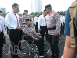 Kapolda Jatim Beri Penghargaan untuk 263 Personel dan KPLB bagi Bripda Ahmad Ricky