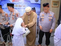 Wujud Peduli Sesama, Humas Polri Berikan Tali Asih Kepada 100 Anak Yatim pada Khataman HUT ke-74