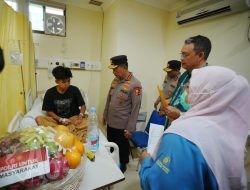 Kapolri Listyo Sigit Kunjungi Korban Ledakan SMAN 72 di RSI Cempaka Putih