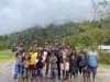 Personel Ops Damai Cartenz Tebar Keceriaan Bersama Anak-anak di Distrik Bibida, Paniai