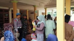 Babinsa Konang Dampingi Penyaluran BLT Kesra 2025 di Desa Durin Timur