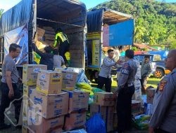 Polri Salurkan Puluhan Ribu Bantuan Logistik untuk Korban Bencana Alam di Sumatera Barat