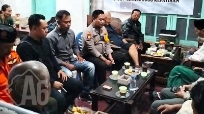 Bhabinkamtibmas Sambang Desa Binaan Sampaikan Pesan Kamtibmas Menjelang NATARU