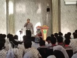 Himbauan Kamtibmas dan Mitigasi Polsek Menganti ke Siswa SMP, SMA Sunan Giri Menganti Jelang Nataru